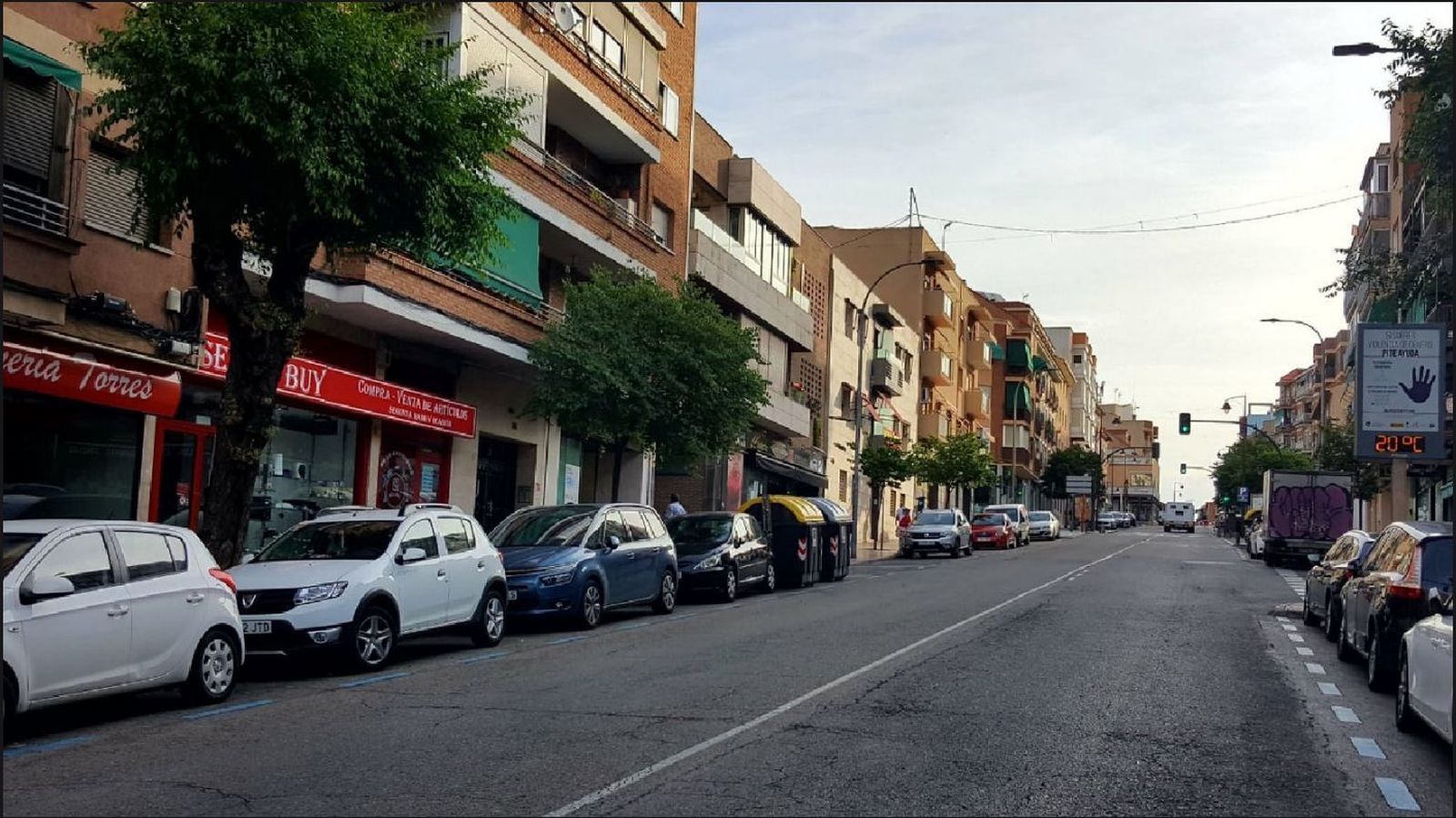 Coches aparcados en una calle de San Sebastián de los Reyes