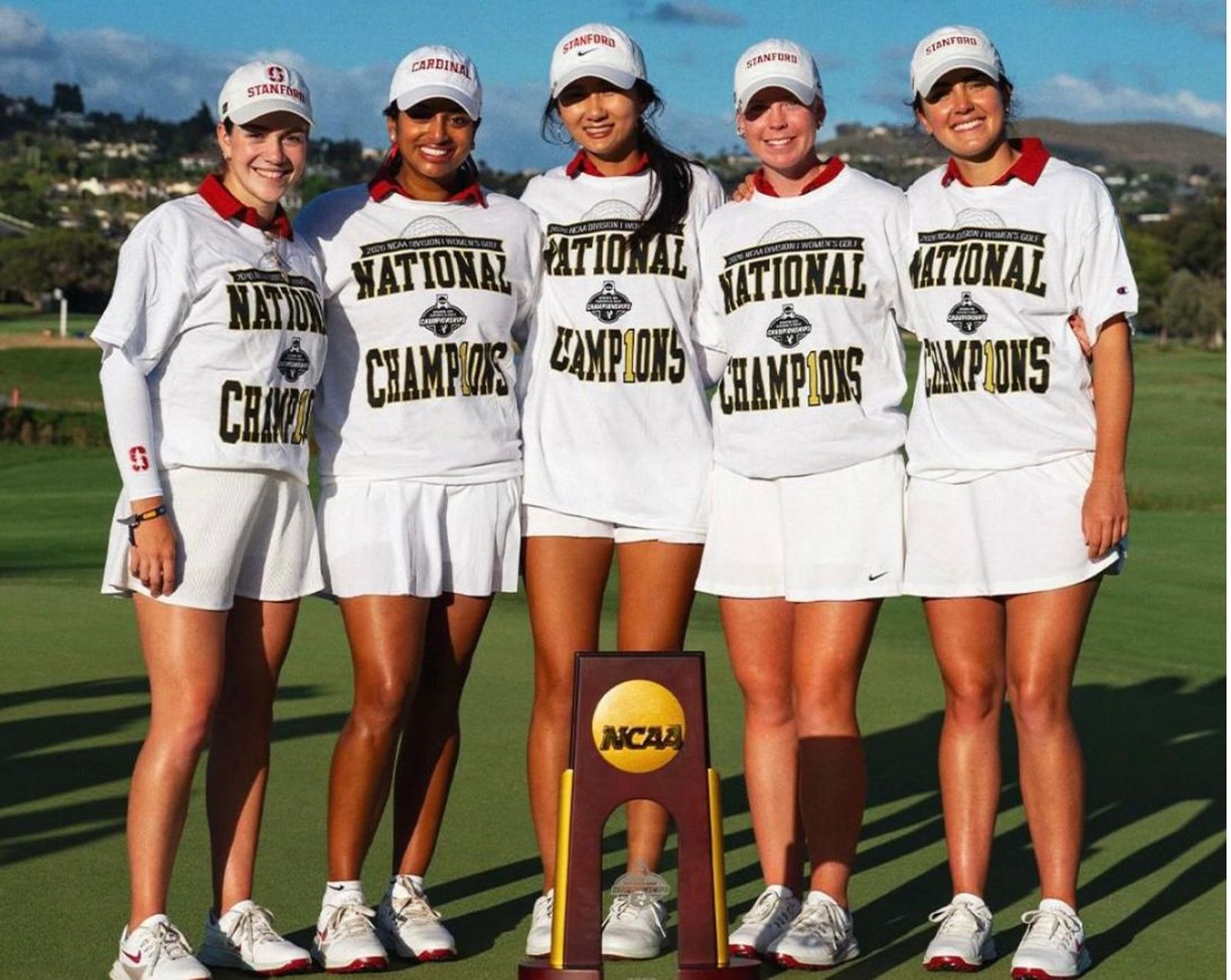 Paula Martín y Andrea Revuelta con el equipo de Stanford
