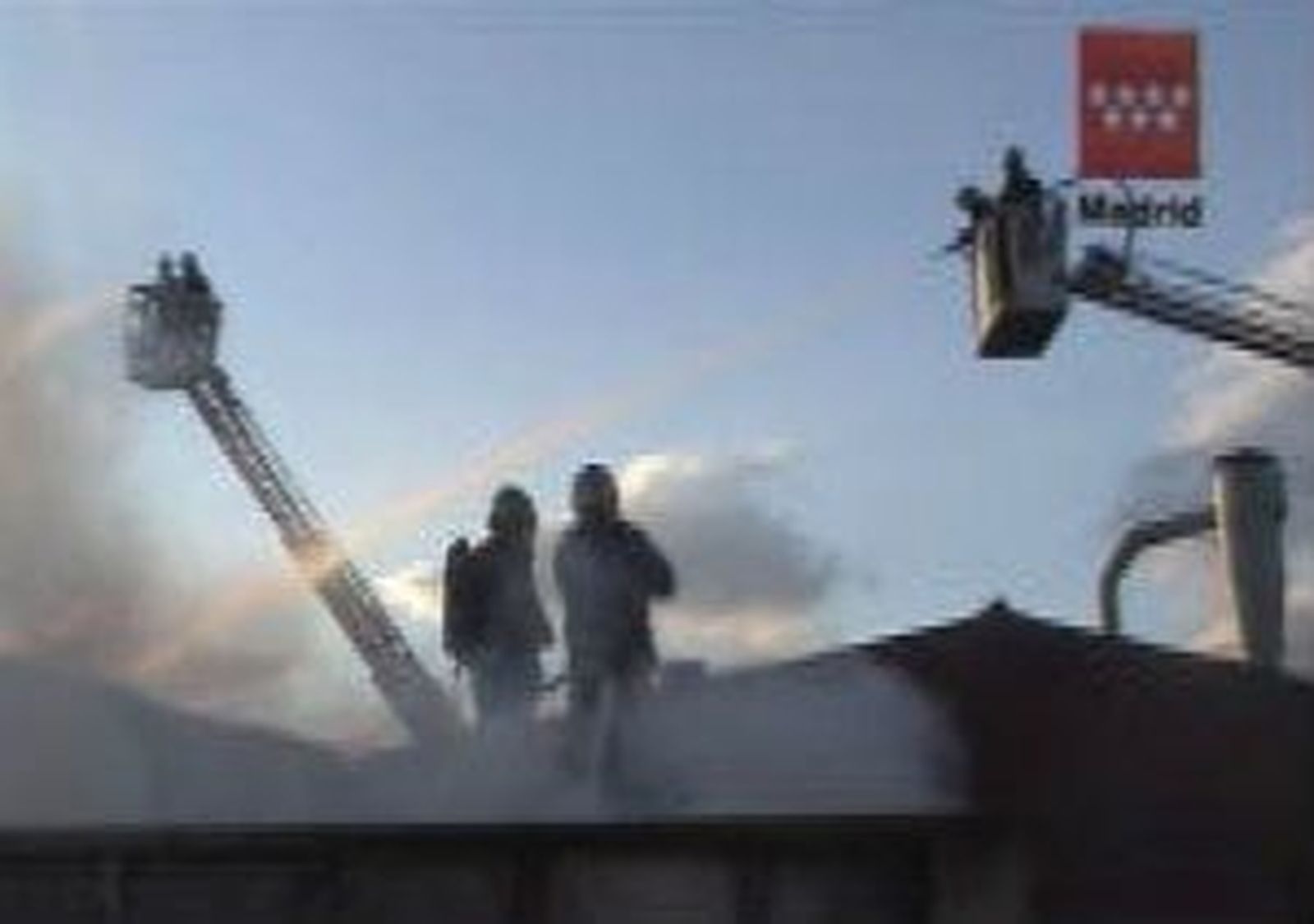 Arde en Arganda la nave de una empresa de pinturas y barnices
