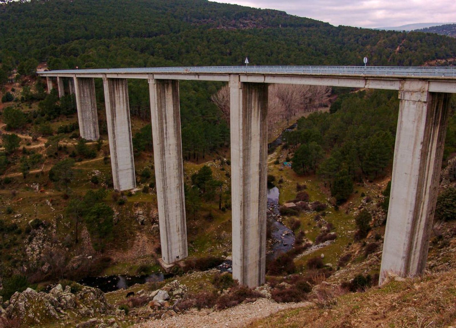 Puente sobre el río Cofio