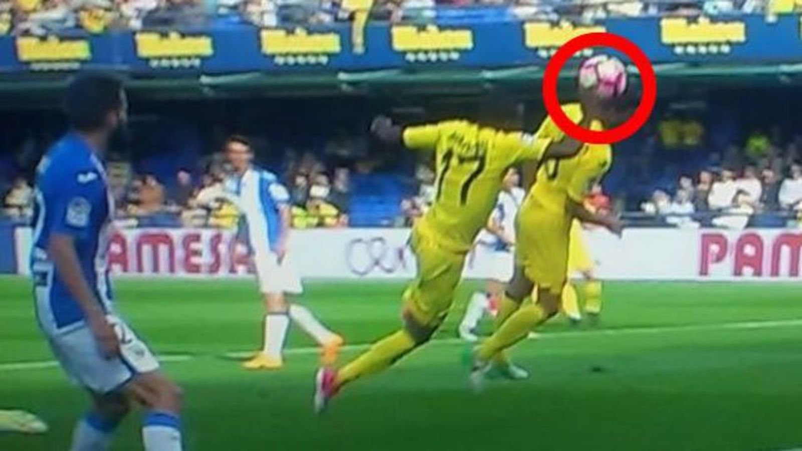 2-1. Bakambu remata con la mano al Leganés