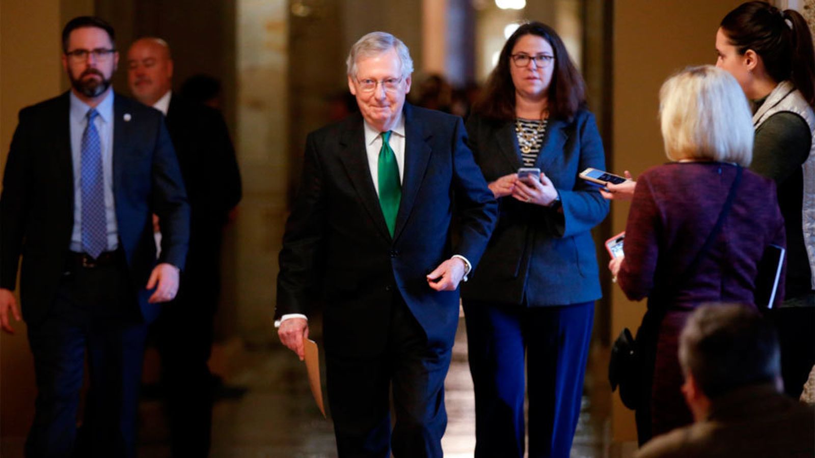 El Senado de EEUU aprueba los fondos para reabrir la Administración