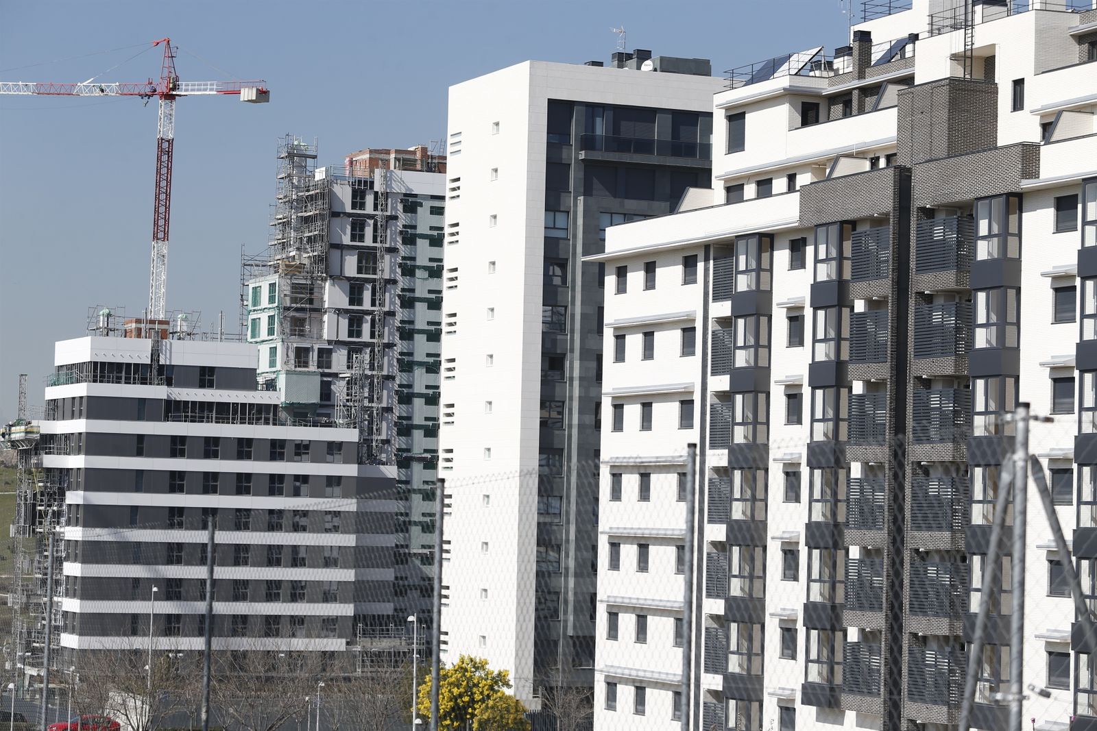 Varios inmuebles en construcción