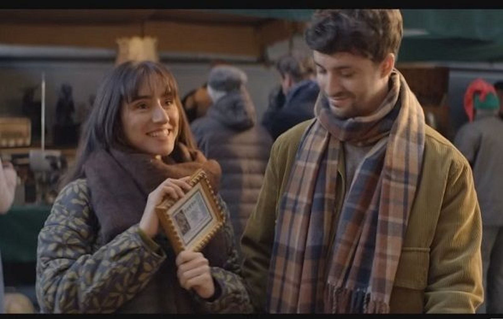 Así es el emotivo anuncio de la Lotería de Navidad 2025 rodado en El Rastro de Madrid