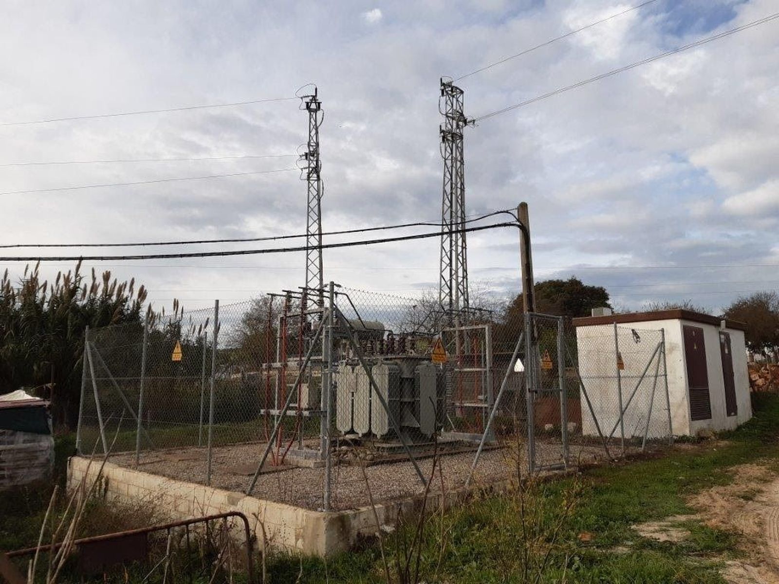 Críticas a Sánchez por reactivar el impuesto energético por la vía del decreto