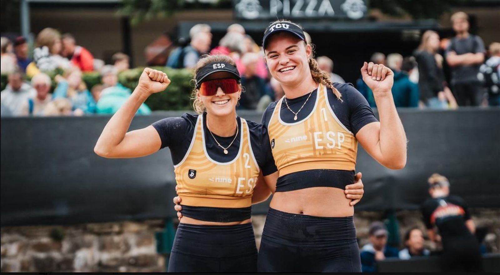 Tania Moreno y Daniela Álvarez