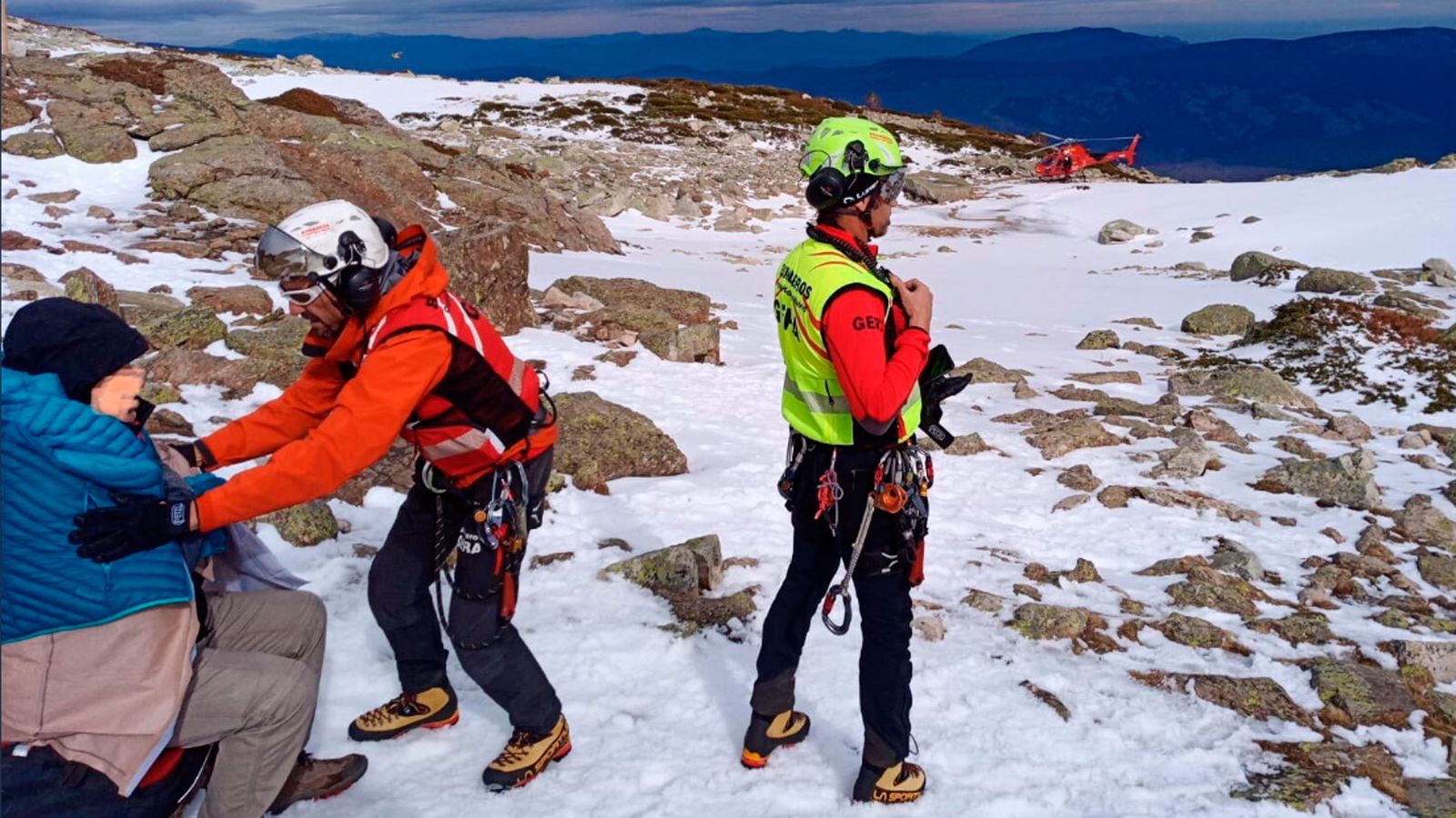 El GERA de Bomberos rescata a un hombre en Peñalara