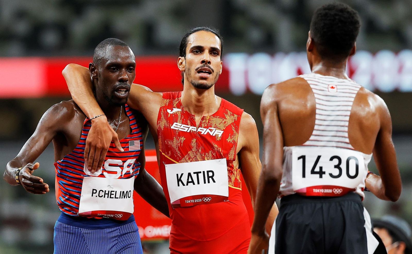 Mohamed Katir, en el centro