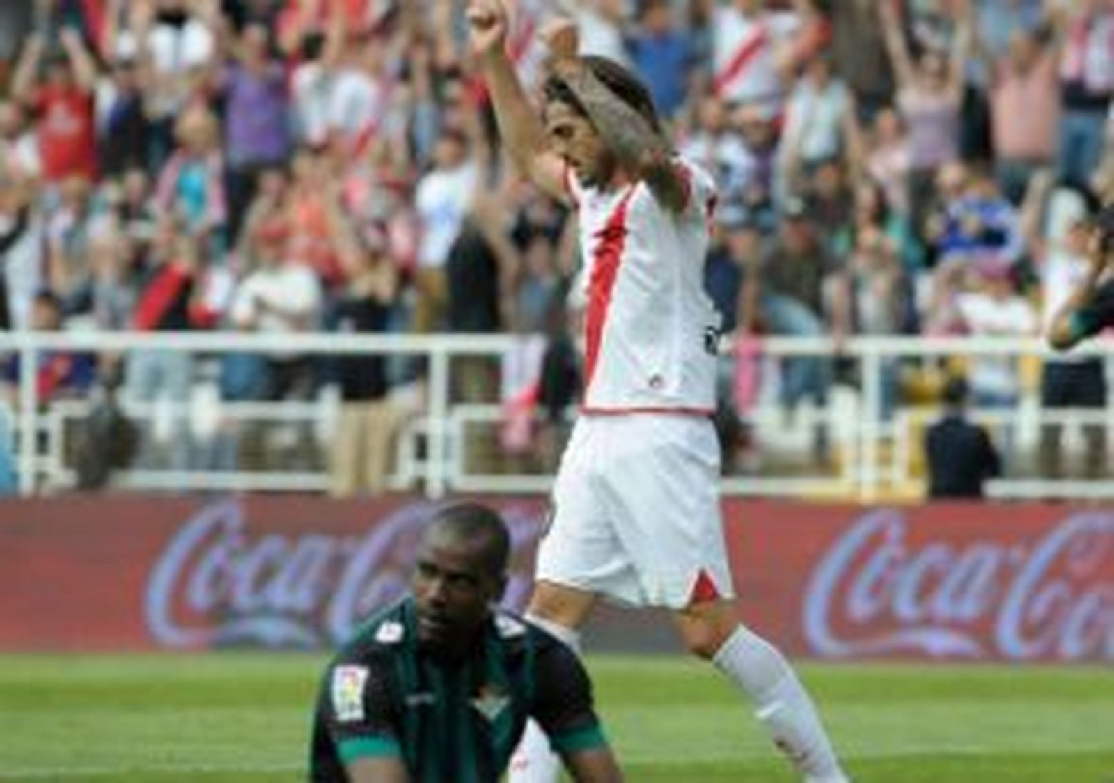 3-1. Dos errores de Paulao aseguran la permanencia del Rayo
