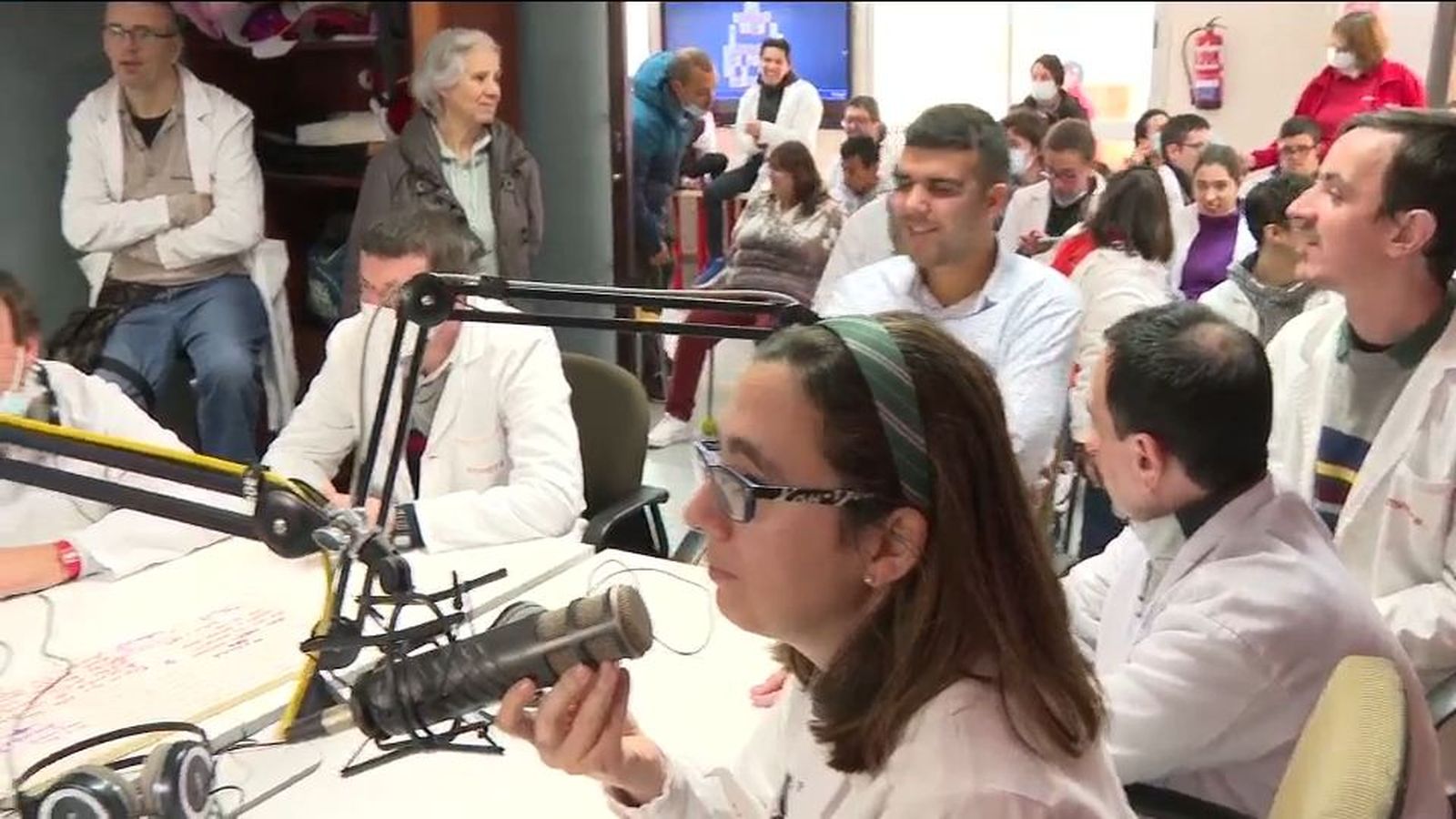 Radio terrícola, una terapia en las ondas que sube la autoestima contra el aislamiento