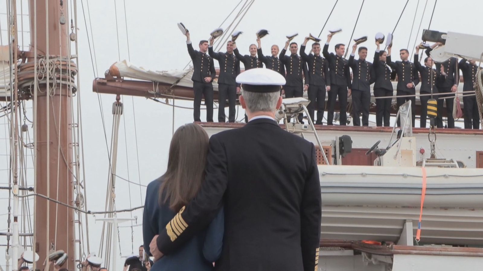 Leonor embarca en 'Elcano'