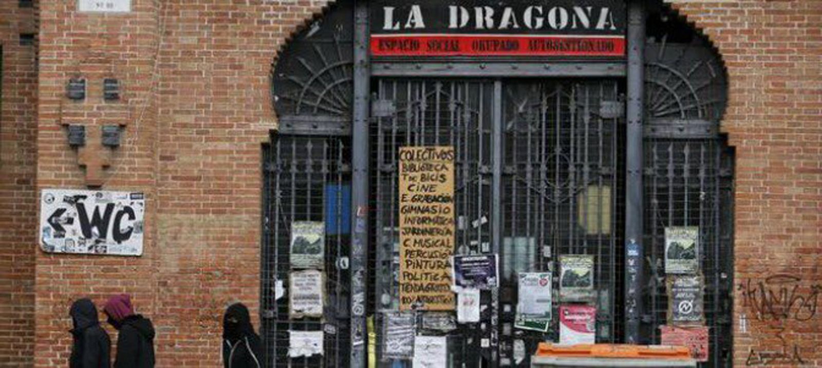 La Policía Municipal desaloja sin incidentes La Dragona