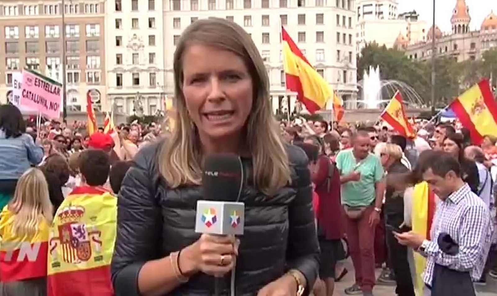 Más de 2.000 personas se manifiestan en Barcelona contra la independencia