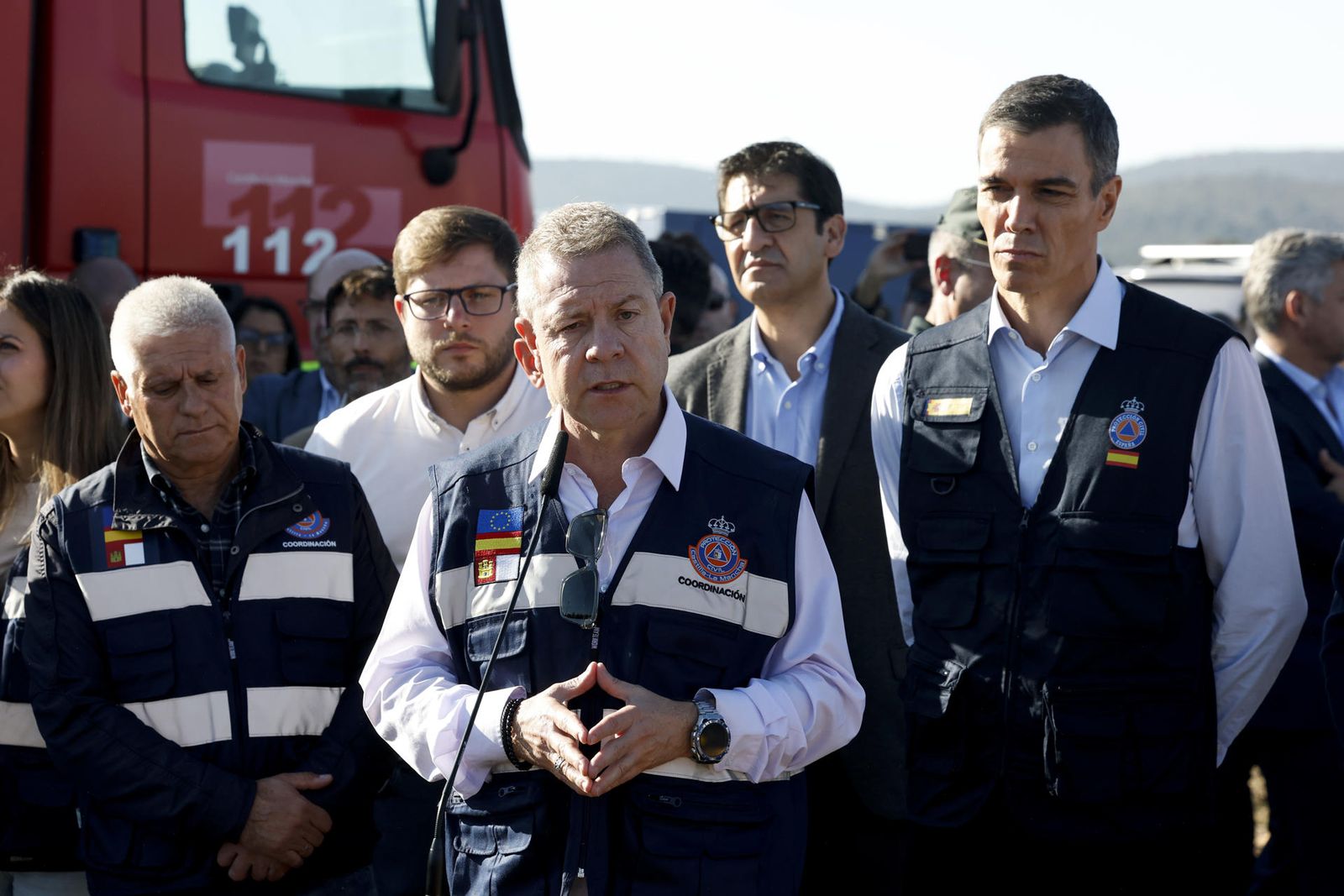 El presidente de Castilla-La Mancha, Emiliano García-Page, realiza declaraciones a los medios