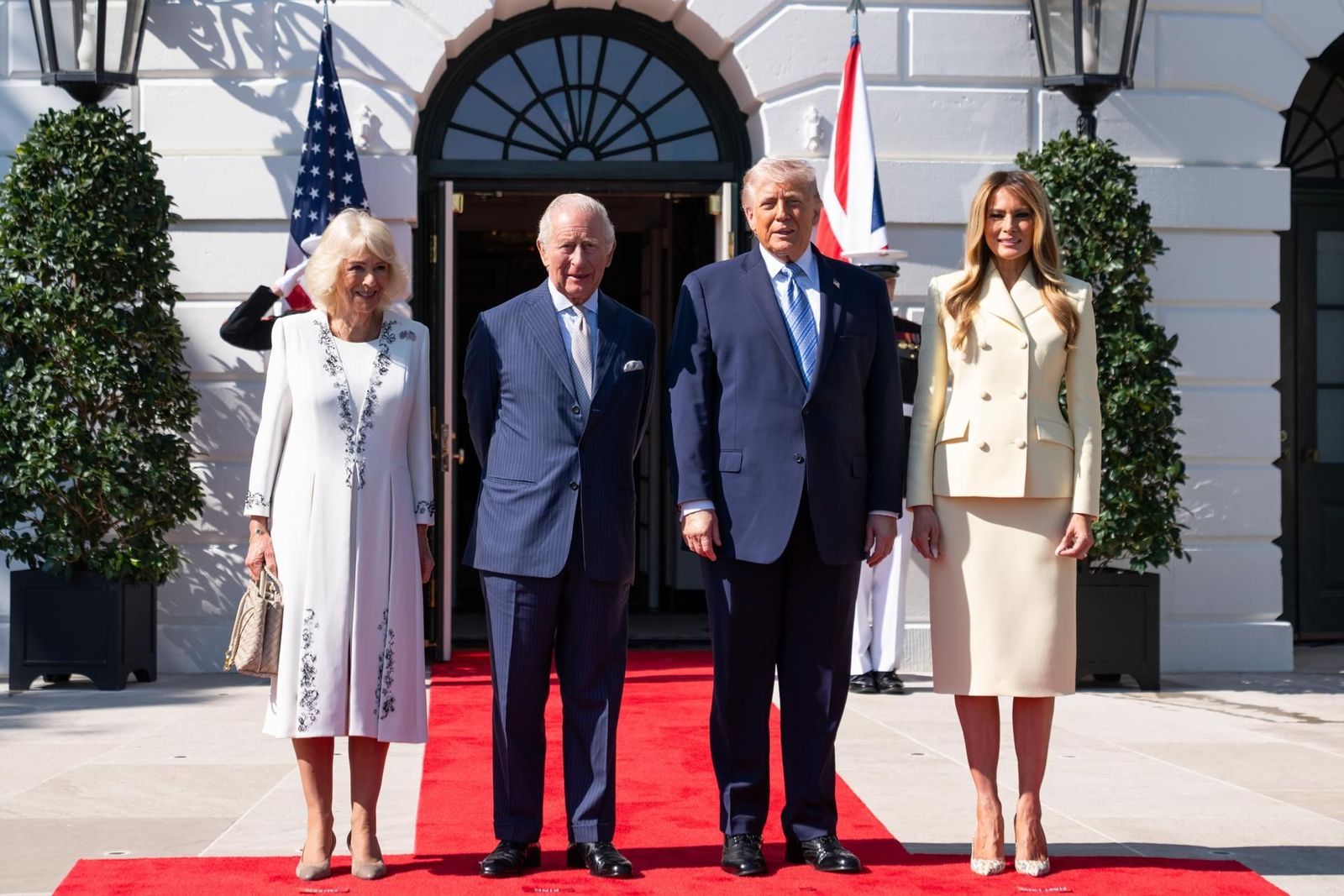 Trump recibe a Carlos III para tomar el té y le muestra la nueva colmena de la Casa Blanca