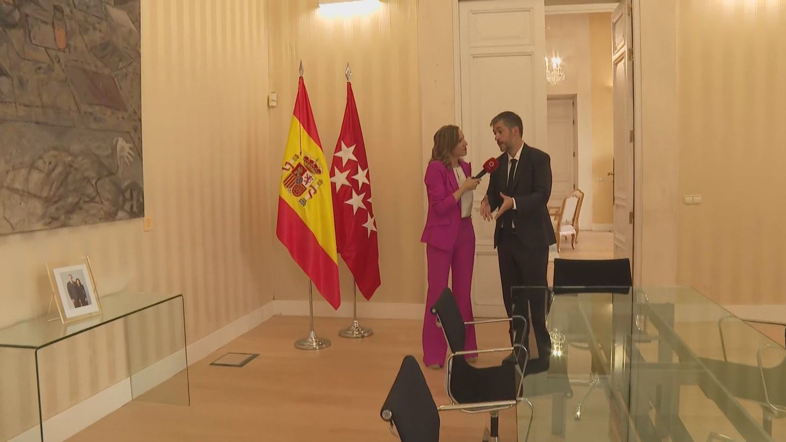 ¿Cómo es por dentro la Real Casa de Correos? El consejero madrileño de Presidencia nos la enseña
