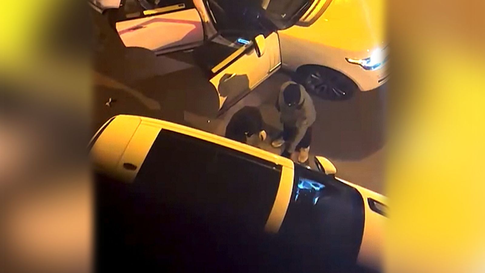 Así roban un coche de lujo usando otro, también robado, en Aravaca