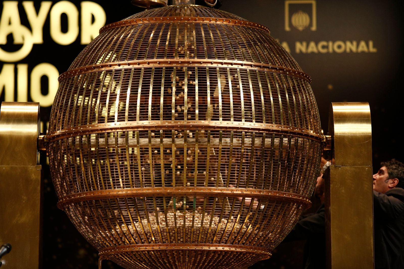 Llegan los bombos del Sorteo de Navidad al Teatro Real