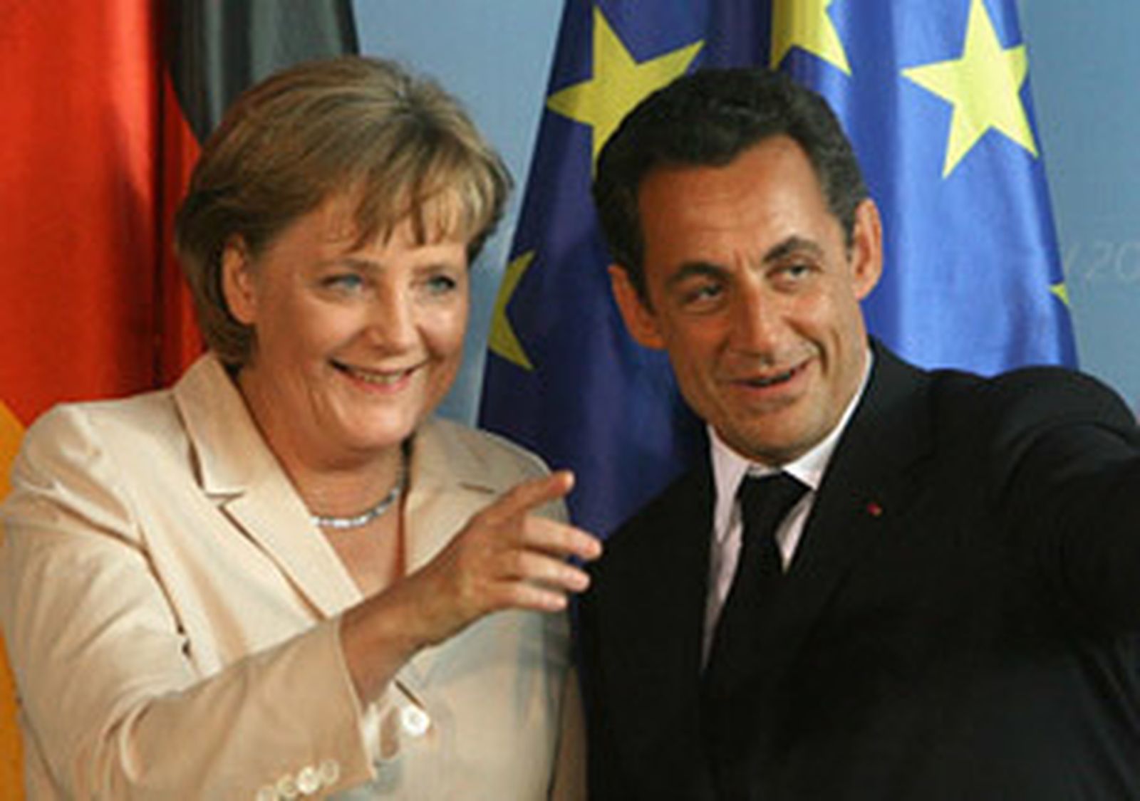 Merkel y Sarkozy analizan la crisis griega