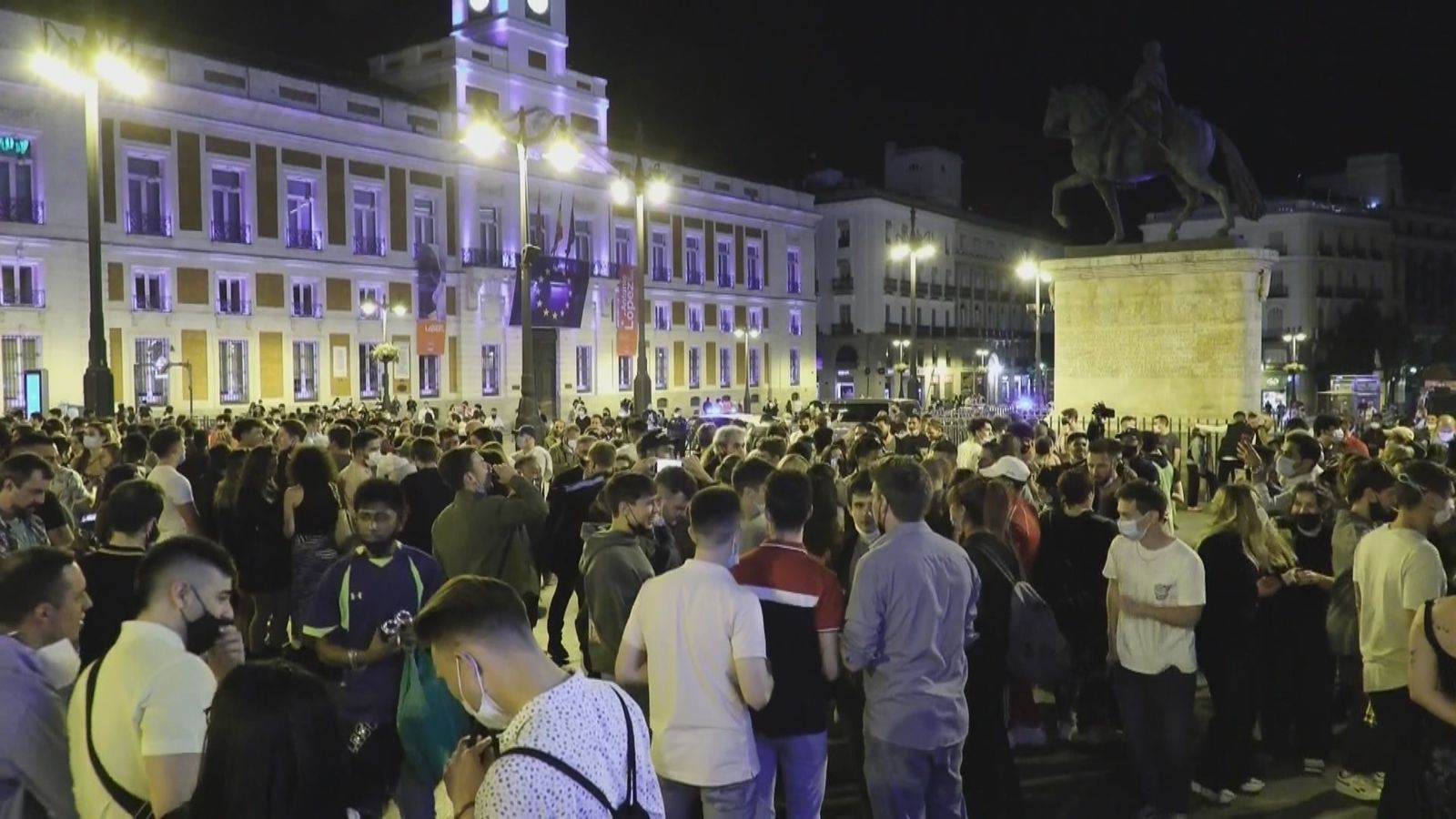 Concentración de jóvenes en la Puerta del Sol