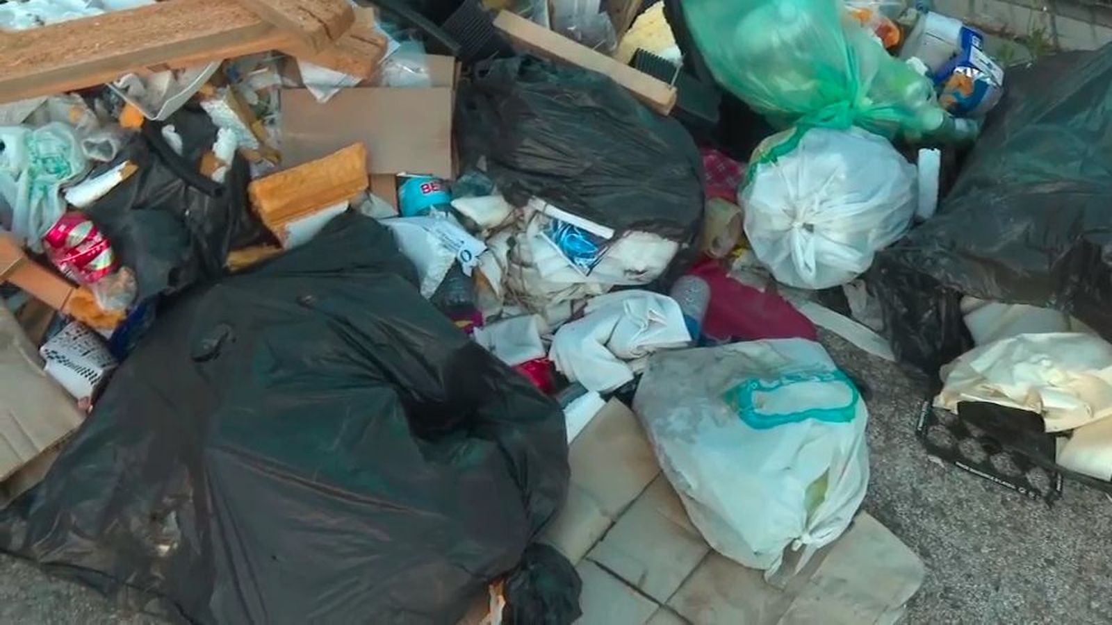Insalubridad y basura en el polígono Valmor de Valdemoro