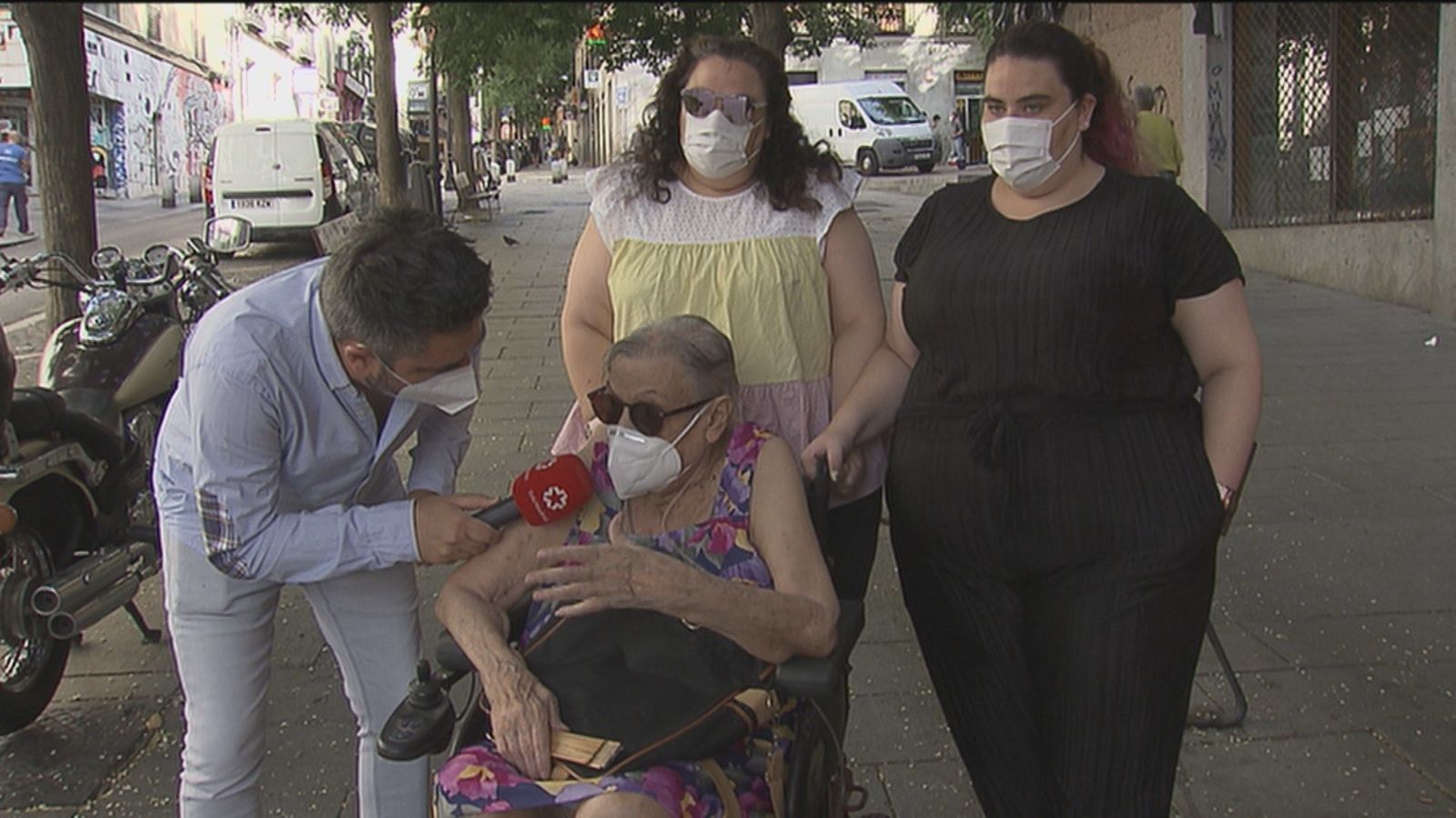 La familia de Carmen denuncia que su abuela, de 90 años y con renta antigua, se ha quedado en la calle