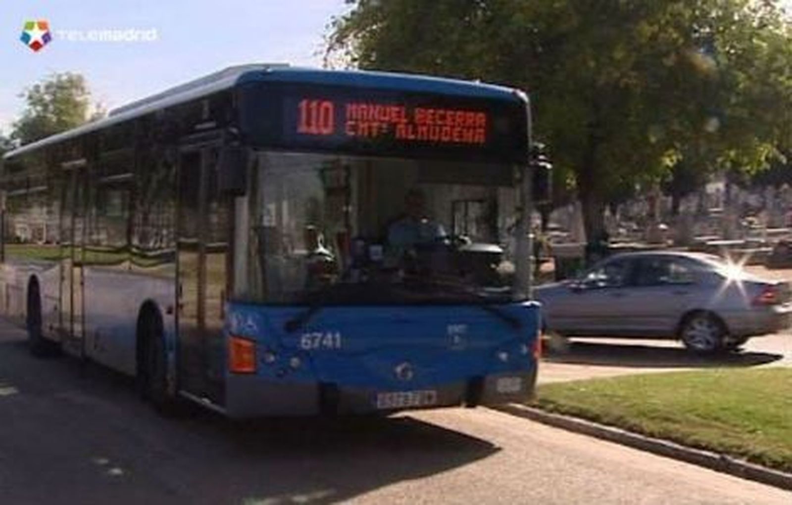 La EMT refuerza el servicio de autobuses a los cementerios hasta el viernes