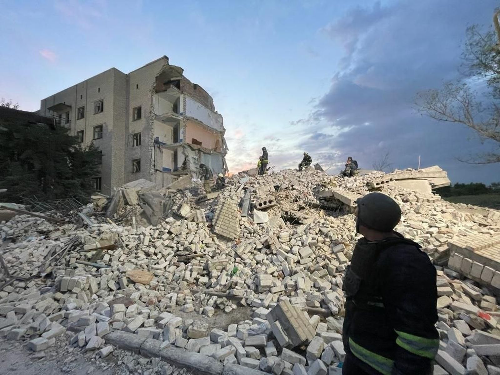 Edificio destruido en Donetsk por un bombardeo ruso