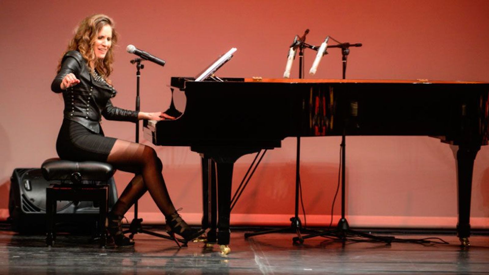 María Toledo nominada a dos premios Grammy Latinos con "Magnética"