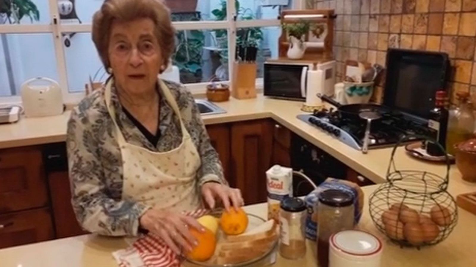 Influencer, y con mucho humor, a los 87 años