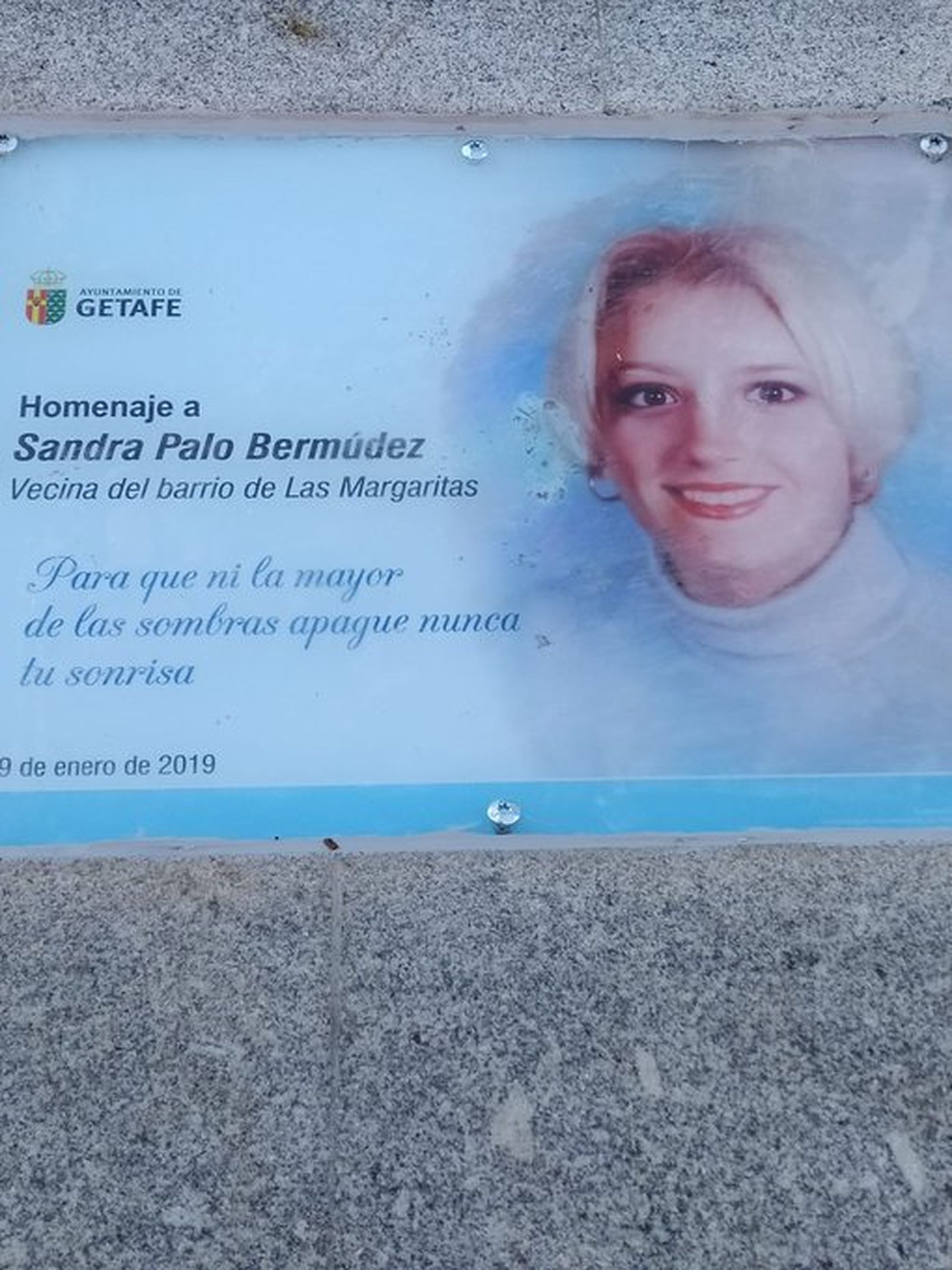 Monolito dedicado a Sandra Palo en el barrio de Las Margaritas de Getafe
