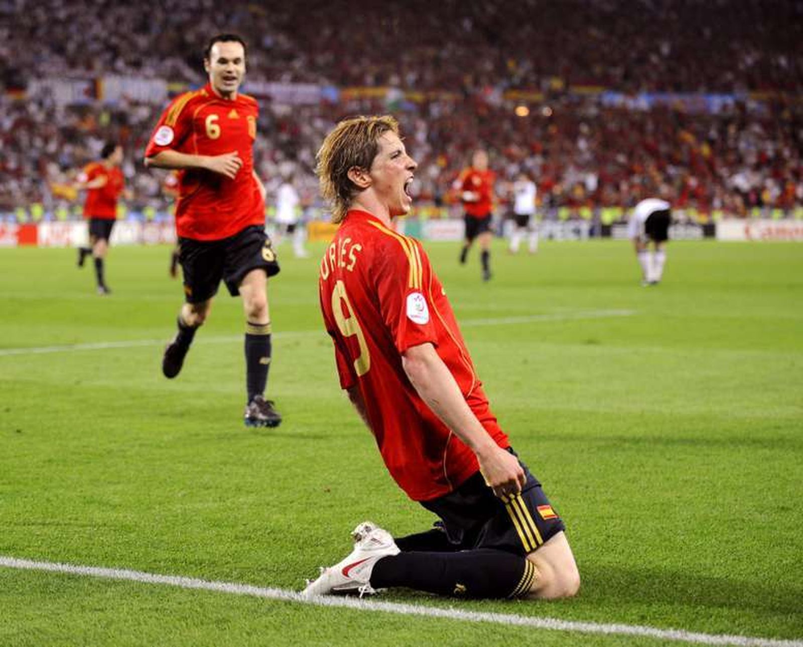 Fernando Torres celebra el gol de la Eurocopa 2008