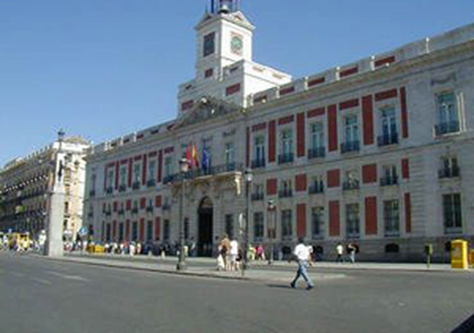 La Puerta del Sol recupera la normalidad una semana después del desalojo de la acampada