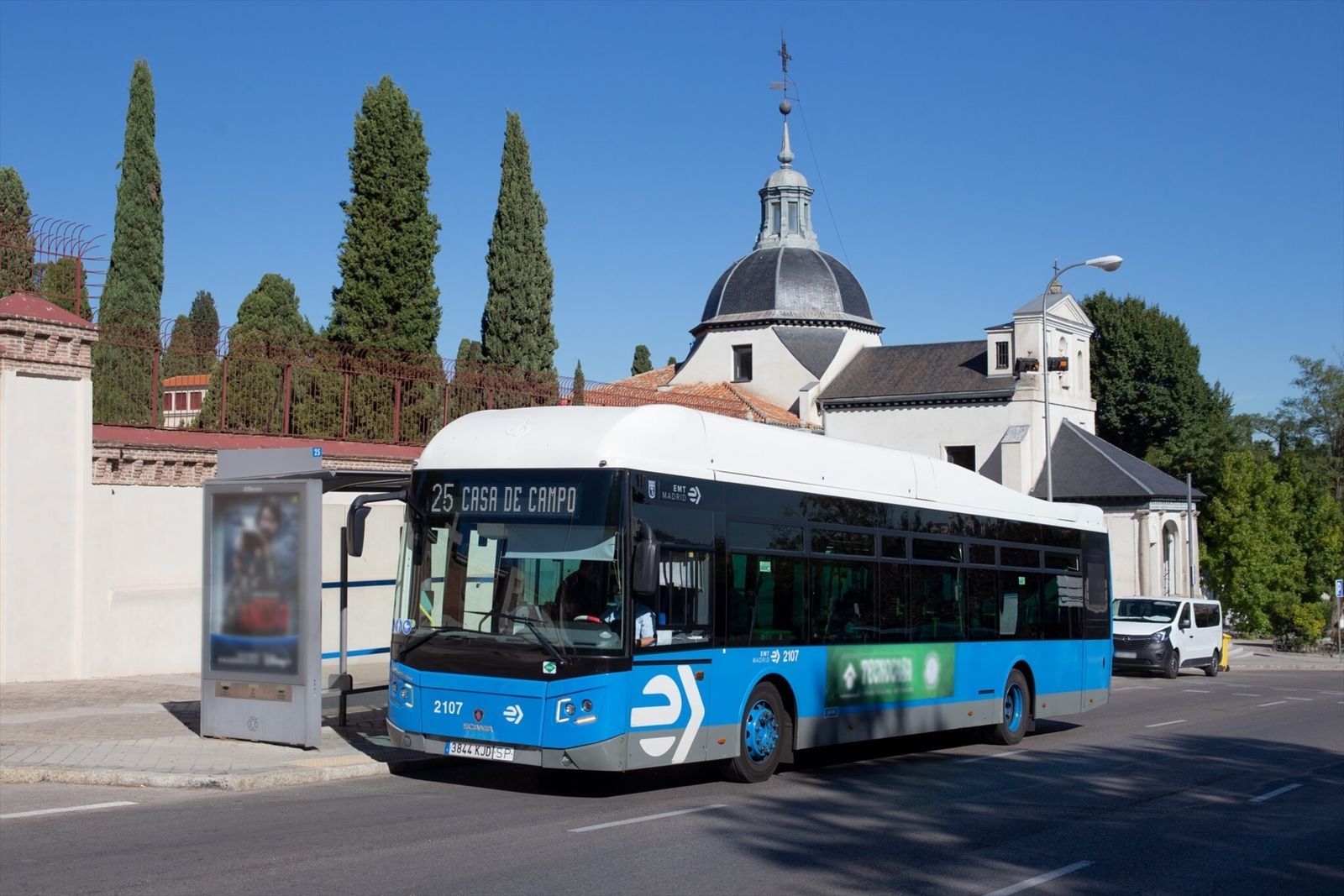 EMT refuerza su servicio en líneas de autobuses con destino a los cementerios por Todos los Santos