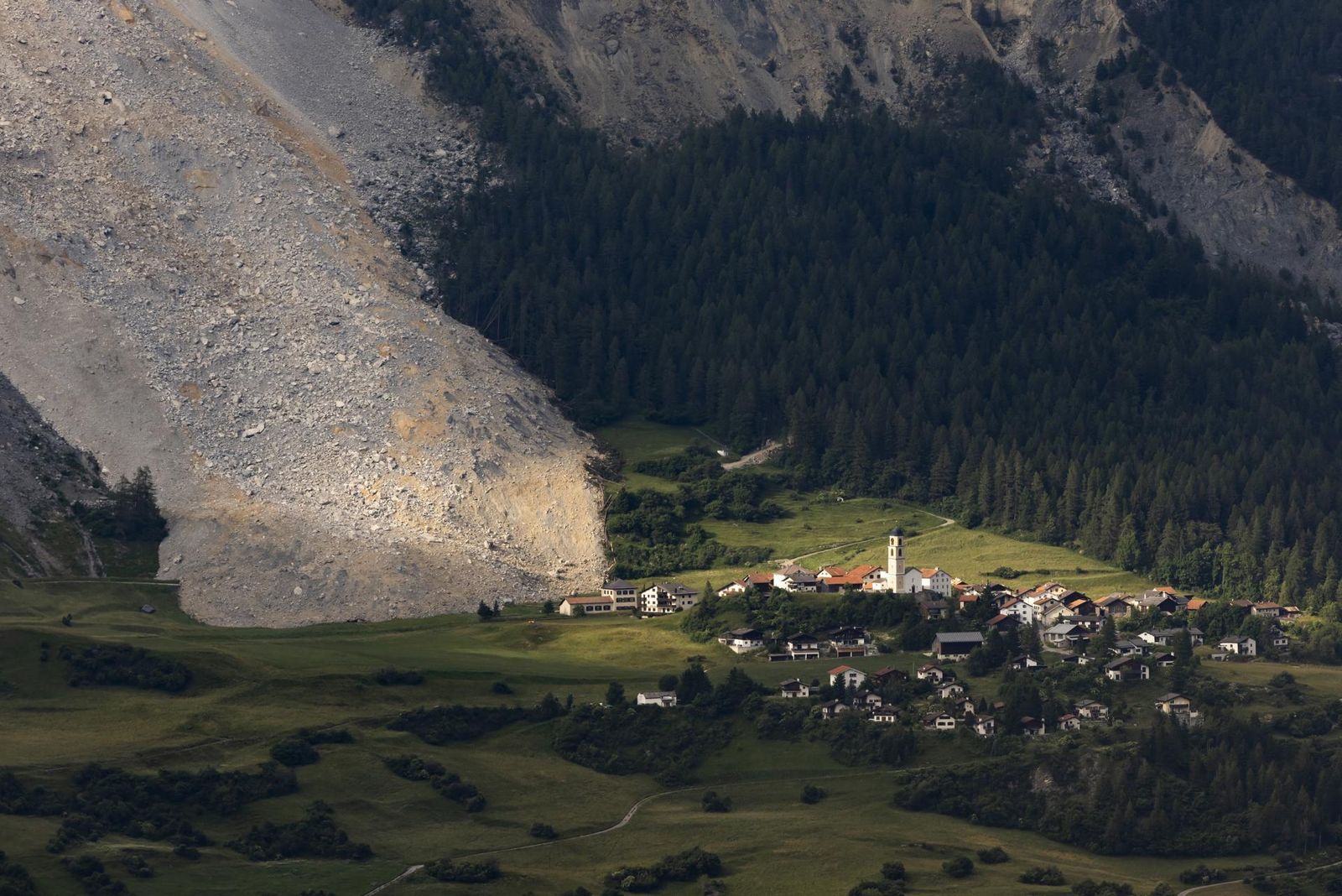 El alud de piedras se ha quedado a las puertas de la localidad suiza de Brienz