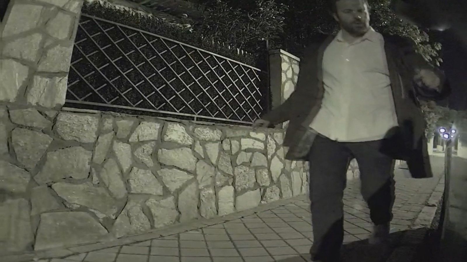VIDEO: Piden ayuda para encontrar al 'Rambo de Barajas' que atemoriza a los vecinos y raya sus coches