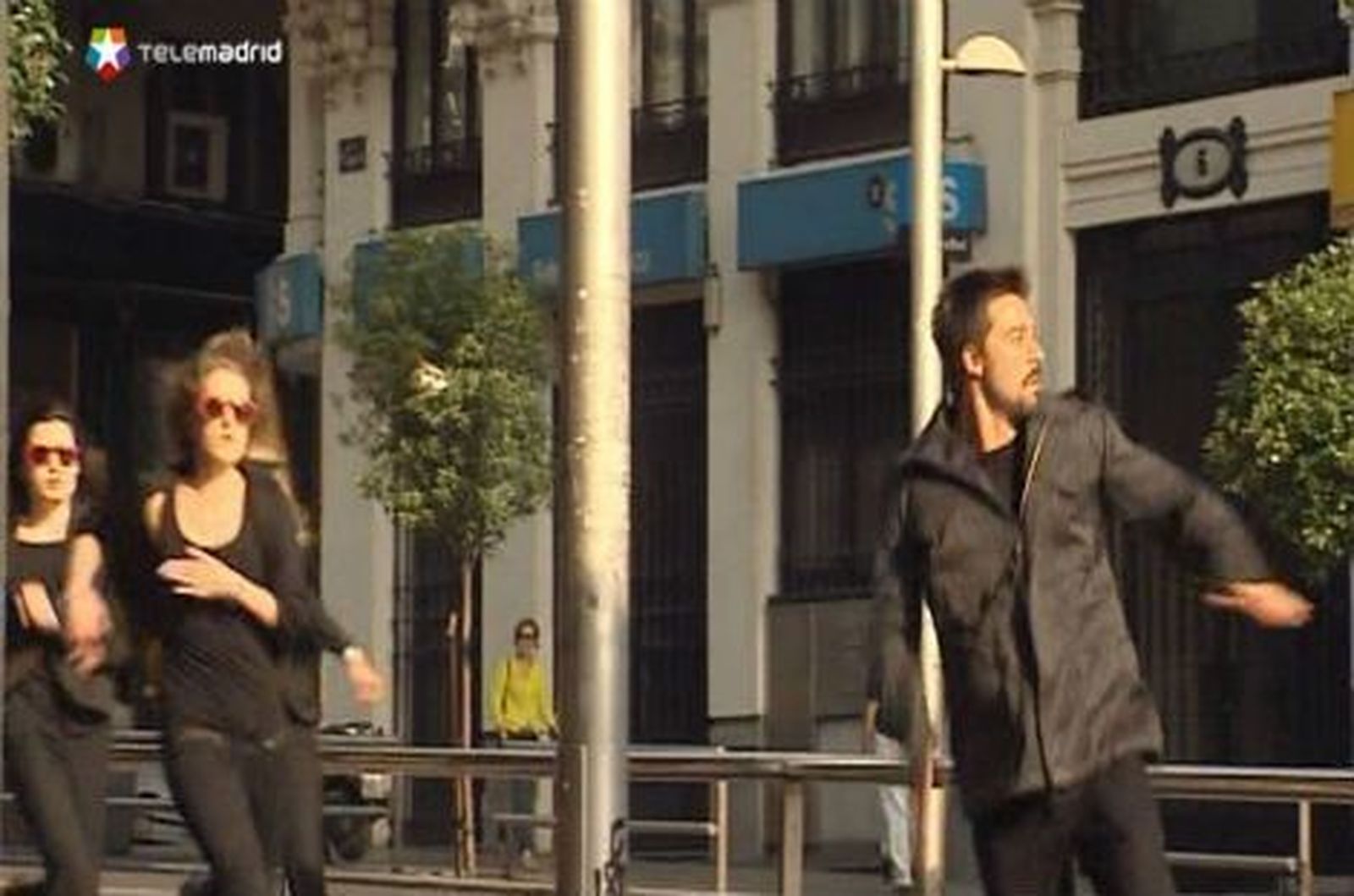 Hugo Silva vende su alma en anuncio rodado en Gran Vía por Alex de la Iglesia