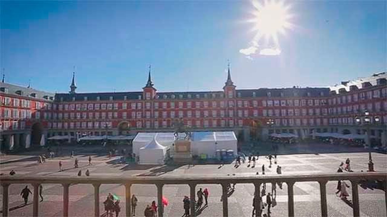 La madrileña Plaza Mayor cumple 400 años y se reivindica  escenario festivo