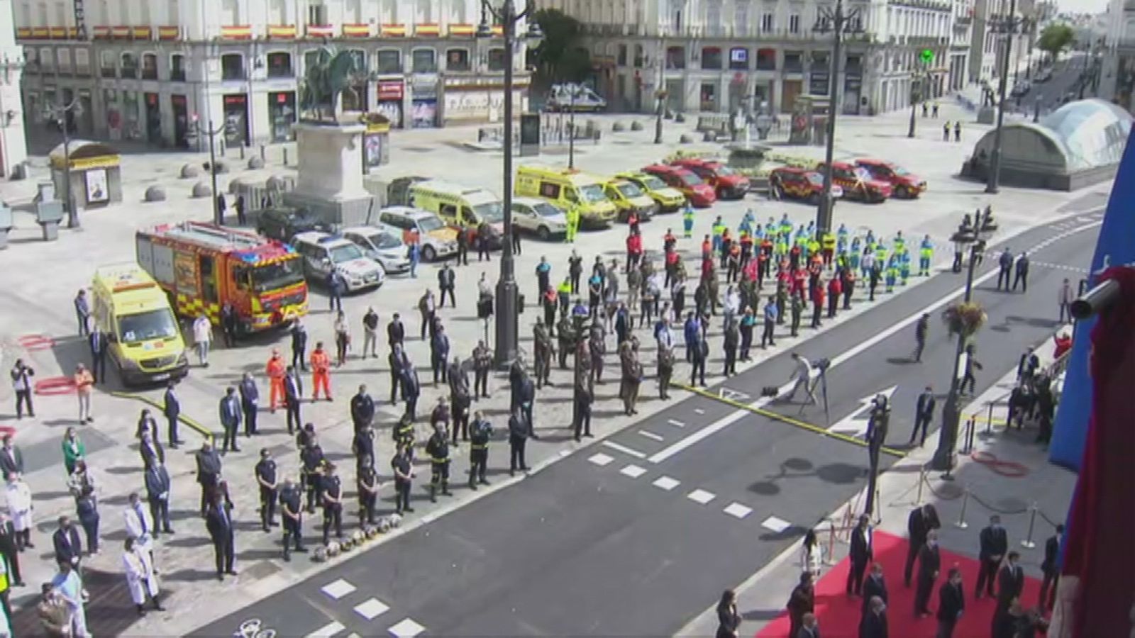 Los colectivos profesionales y efectivos de seguridad, homenajeados en la celebración del 2 de Mayo