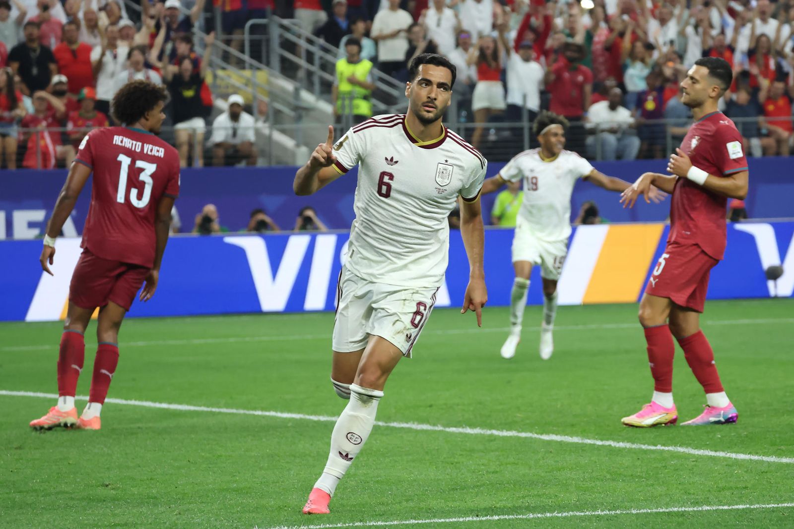Mikel Merino ante Portugal