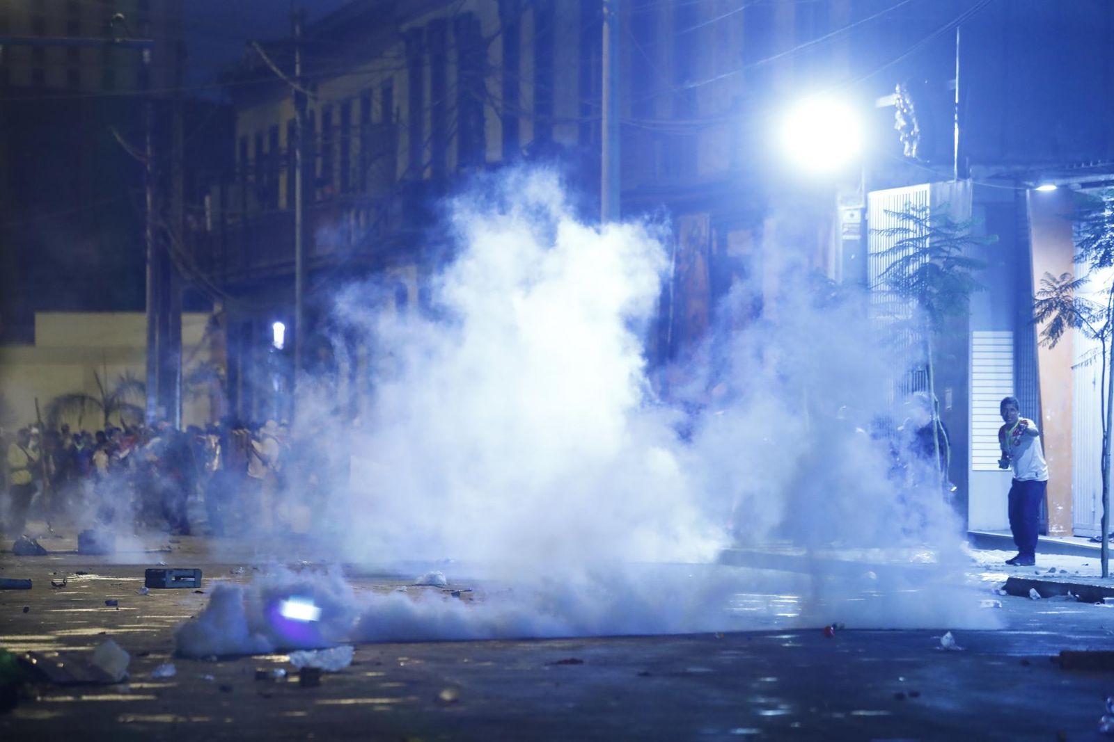 Se elevan a 60 los muertos en la protestas contra el gobierno en Perú