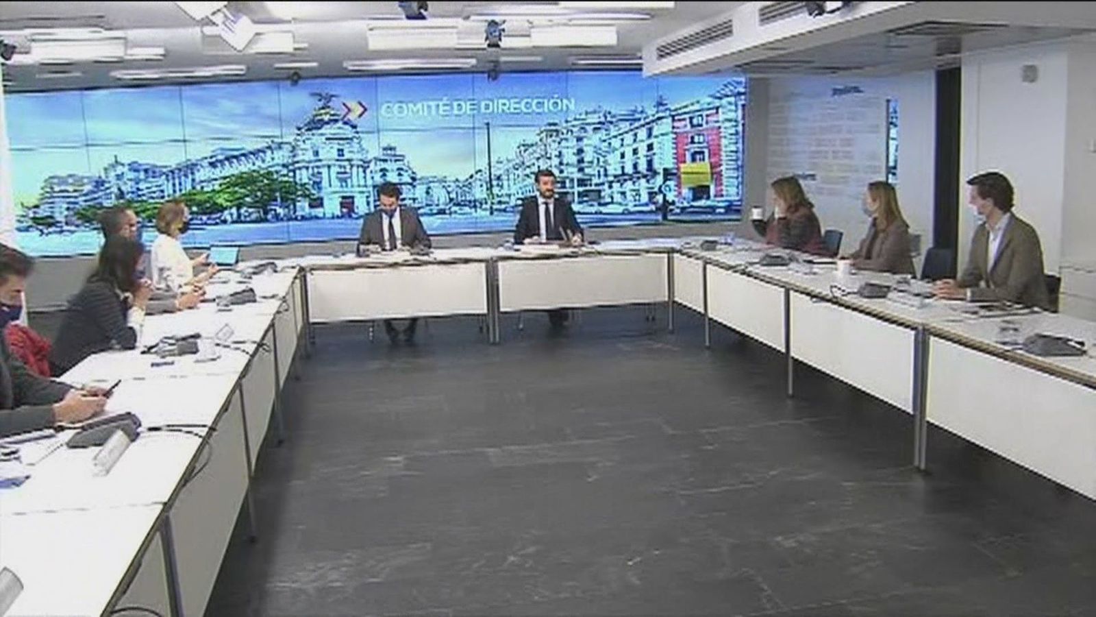 Los barones del PP respetan la decisión de Casado de cambiar de sede