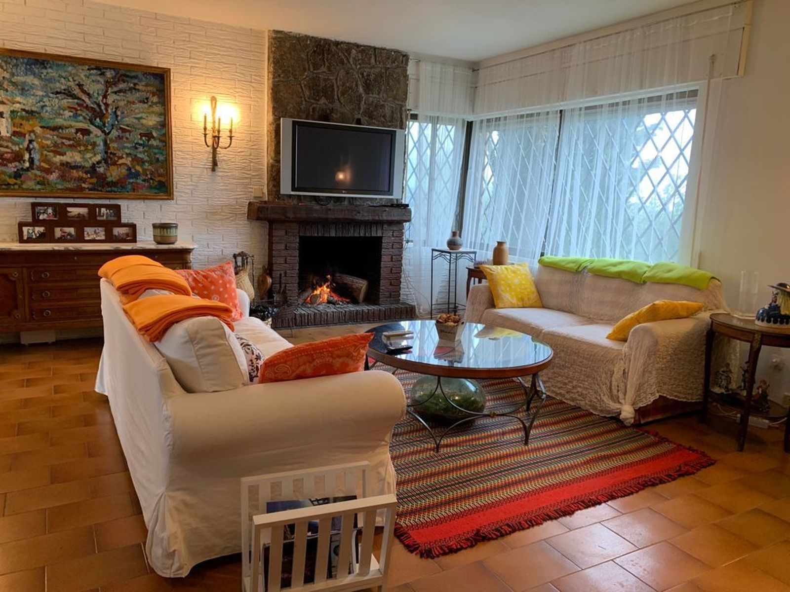 La casa del actor Fernando Gil es un lugar confortable y sobre todo, lleno de nostálgicos recuerdos de una infancia feliz.