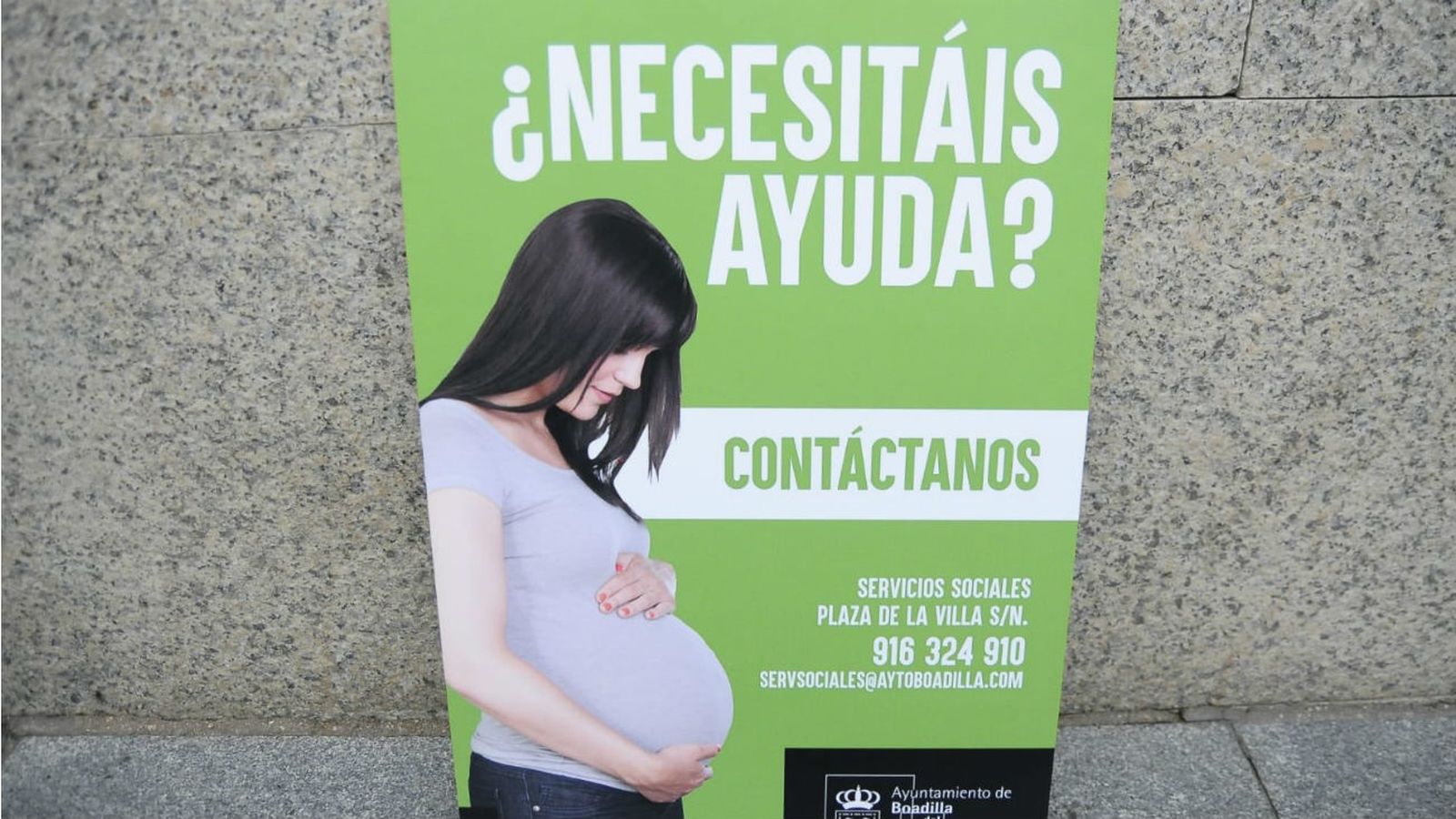 Cartel de ayudas en Boadilla
