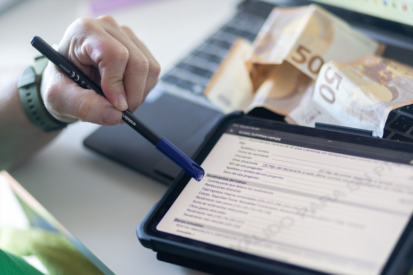 Novedades en la declaración de la Renta 2025: los trabajadores que perciban el SMI tendrán una reducción en el IRPF
