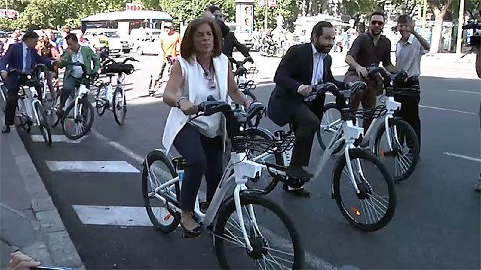 Madrid inaugura el servicio público de alquiler de bicicletas eléctricas