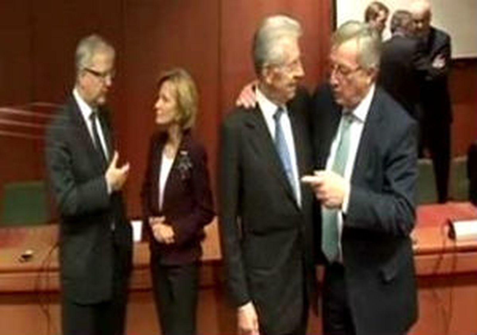 El Eurogrupo reconoce que necesitarán ayuda del FMI y del BCE para  contener la crisis de deuda