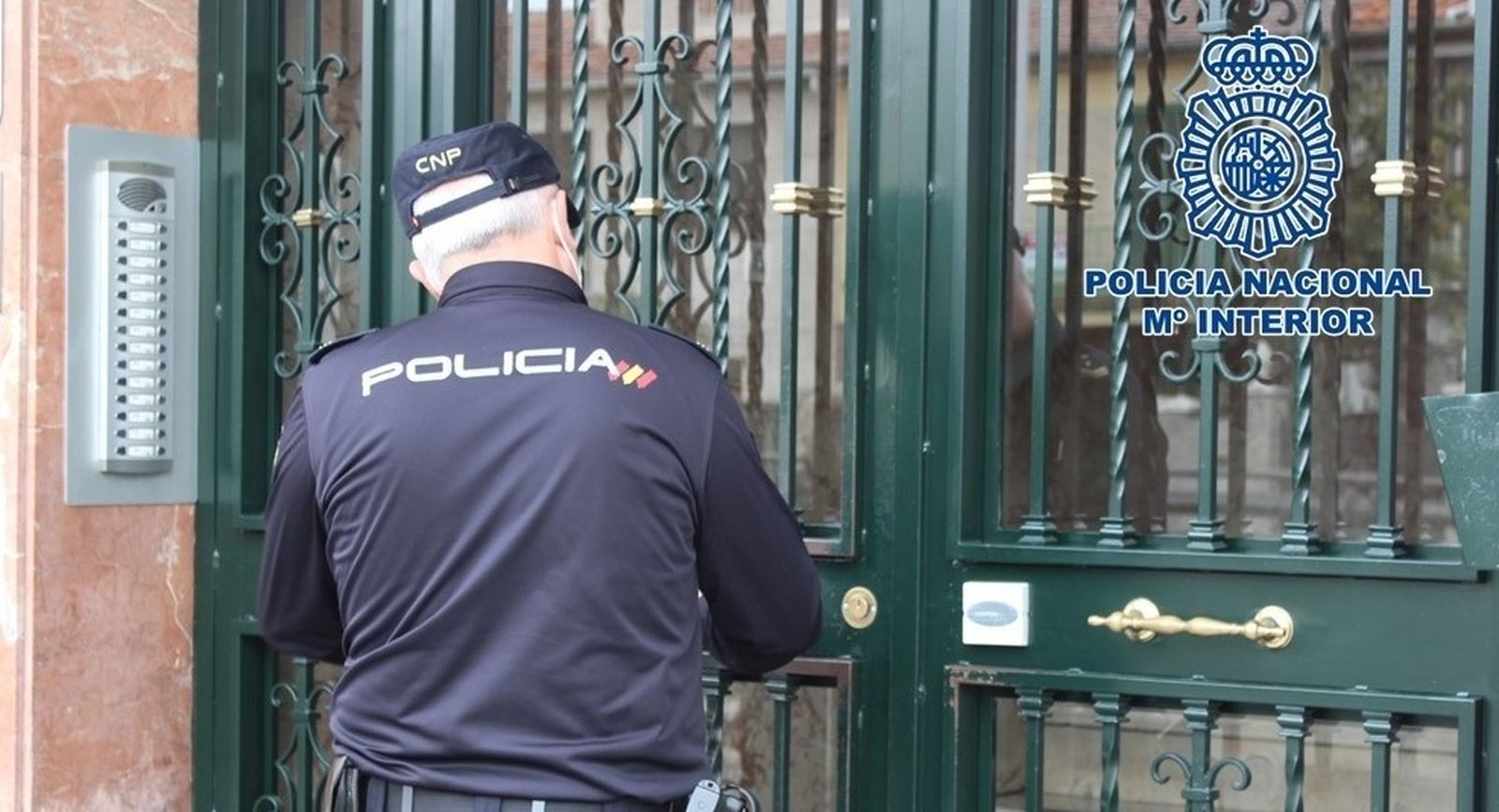 Detienen a dos hombres que marcaban puertas para robar en Chamberí