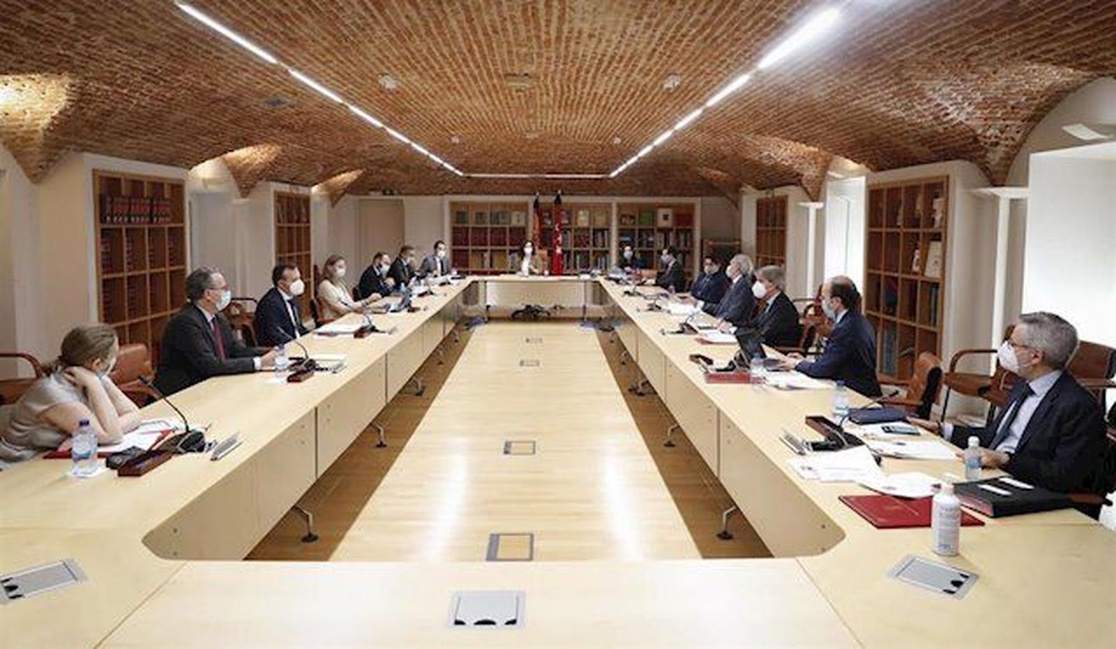 Madrid acuerda un plan de reactivación económica que abre una nueva etapa y el diálogo con la oposición