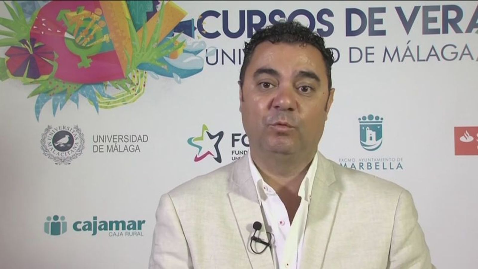 El marido de la exdirectora de la Guardia Civil está imputado por prevaricación, malversación y blanqueo